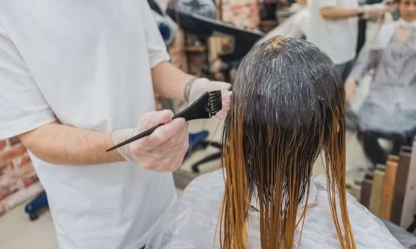 5 nguyên nhân khiến tóc rụng nhiều hơn vào mùa đông
