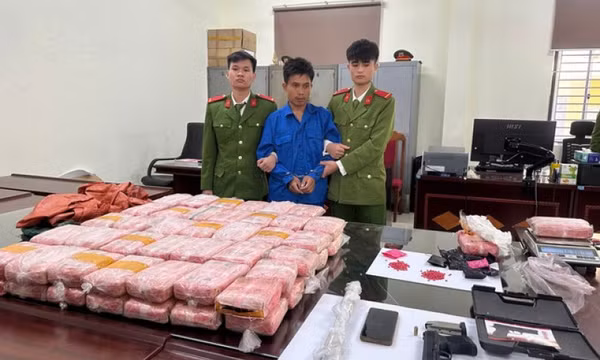 Cảnh sát bao vây điểm tập kết ma túy, các đối tượng dùng súng chống trả
