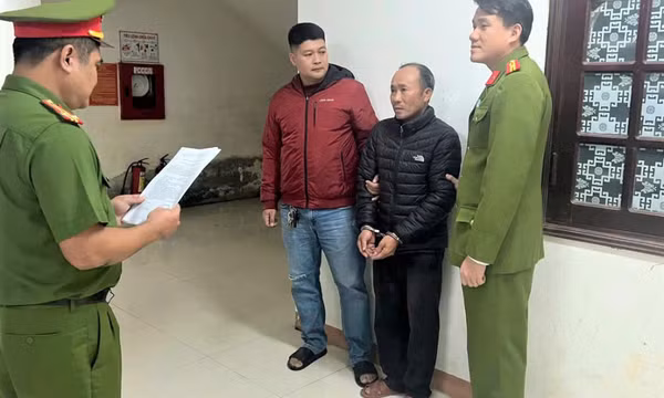 Tạm giữ tài xế ô tô tải đi vào đường cấm, bỏ chạy khi thấy cảnh sát
