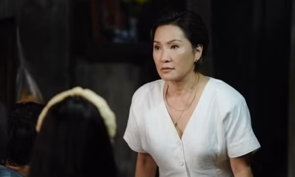 'Chị dâu': Hồng Đào, Việt Hương và Lê Khánh cứu phim