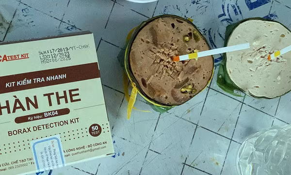 Khởi tố cặp vợ chồng là chủ cơ sở chuyên sản xuất chả có trộn hàn the