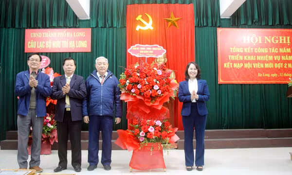 Đồng chí Phó Bí thư Thường trực Tỉnh ủy dự Hội nghị tổng kết CLB Hưu trí Hạ Long