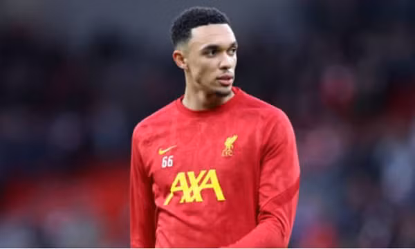 Alexander-Arnold từ chối 3 lời đề nghị gia hạn của Liverpool