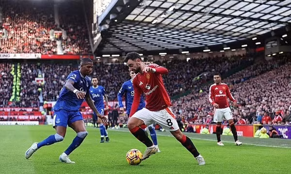 Bruno Fernandes gây lo lắng với chấn thương trong chiến thắng 4-0