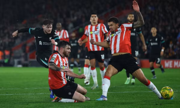 Liverpool nhọc nhằn vào bán kết Cup Liên đoàn