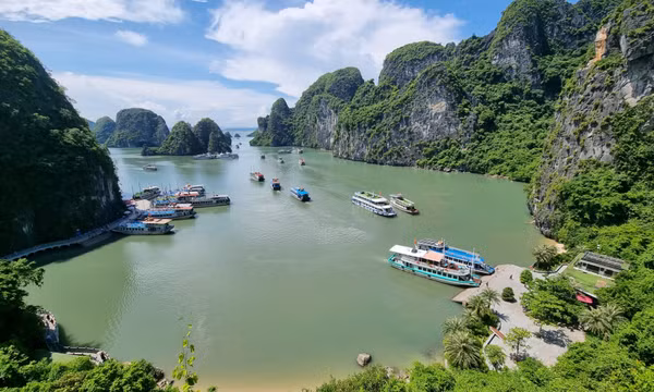 Gìn giữ vẻ đẹp di sản Vịnh Hạ Long