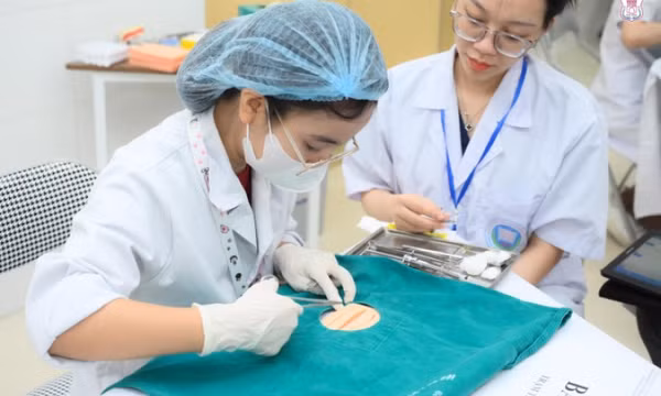 Đề xuất miễn học phí cho sinh viên trường Y 