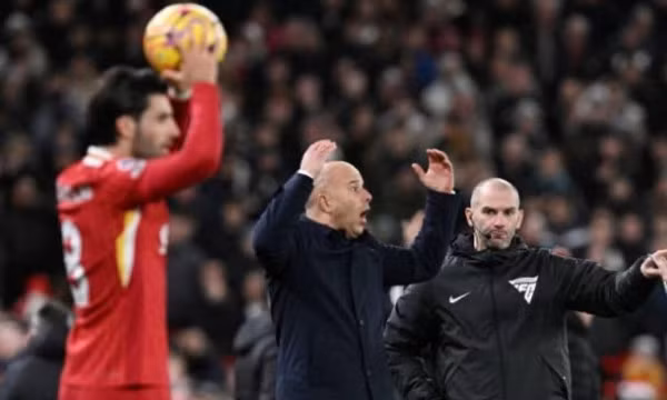 Liverpool hòa Fulham, Arne Slot đối mặt án phạt nặng từ FA
