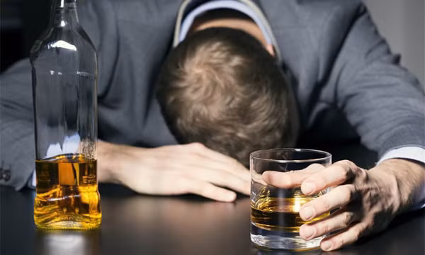 Ngộ độc rượu có thể gây tử vong, cách nhận biết dấu hiệu ngộ độc