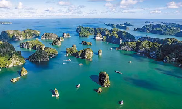 Không có chuyện UNESCO xem xét loại vịnh Hạ Long khỏi danh sách Di sản thiên nhiên thế giới