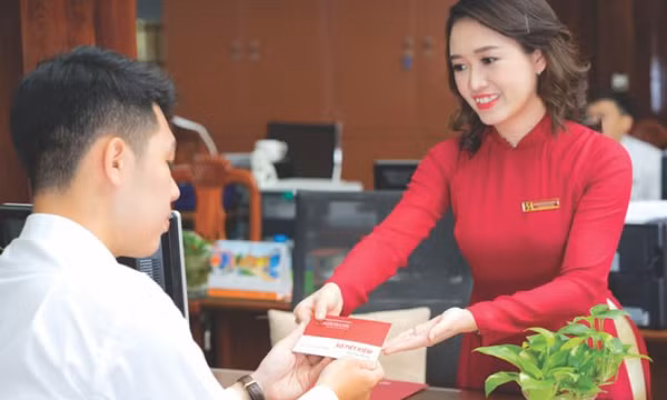 Lý do các ngân hàng không ngừng tăng lãi suất tiền gửi