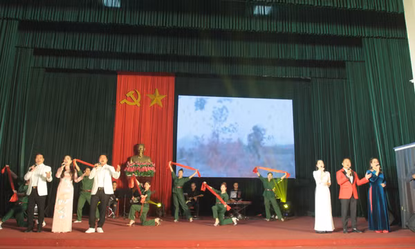 Chương trình nghệ thuật “Bài ca người chiến sĩ nơi biên giới, biển đảo”