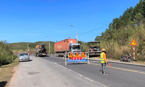 Xoá các điểm tiềm ẩn nguy cơ mất ATGT trên quốc lộ 18 