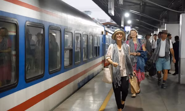 Tour tàu xuyên Việt giá hơn 200 triệu đồng mỗi khách