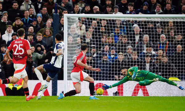 Tottenham đá văng Man Utd khỏi Cup Liên đoàn