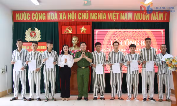 Trại tạm giam công bố Quyết định đặc xá của Chủ tịch nước cho 42 phạm nhân