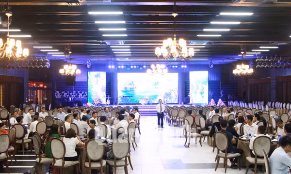 Hội nghị tiếp xúc, gặp gỡ doanh nghiệp, doanh nhân, tháng 10-2019