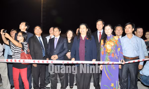 Dự án đưa điện lưới ra huyện đảo Cô Tô, tháng 11-2012