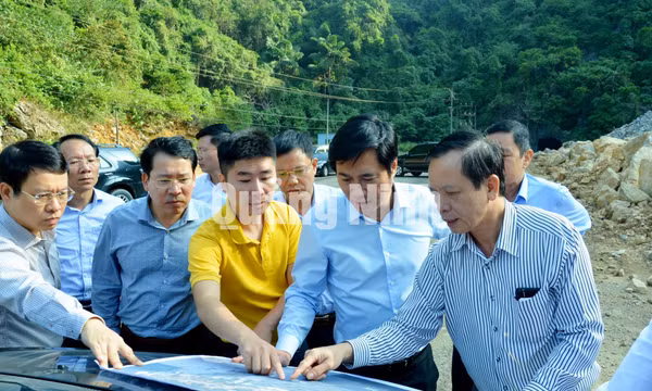 Chủ tịch UBND tỉnh Nguyễn Tường Văn làm việc với TP Cẩm Phả, tháng 11-2020