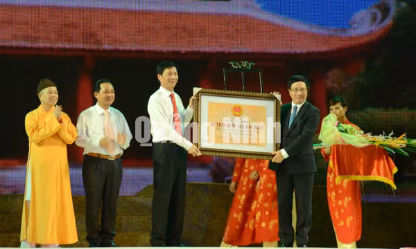 Đón nhận Bằng xếp hạng Di tích Quốc gia đặc biệt cho Khu di tích lịch sử nhà Trần tại Đông Triều, tháng 9-2014