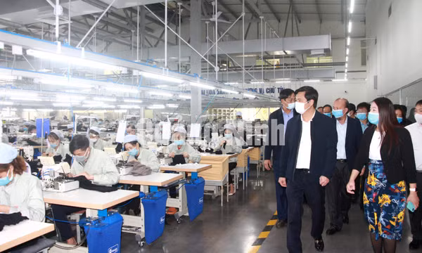 Chủ tịch UBND tỉnh Nguyễn Tường Văn kiểm tra công tác phòng, chống dịch Covid-19 tại KCN Cảng biển Hải Hà, tháng 2-2021