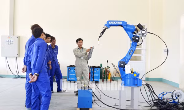 Trường Cao đẳng nghề Việt - Hàn Quảng Ninh (phường Hoành Bồ)