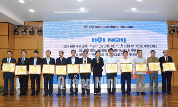 Hội nghị triển khai Nghị quyết 19/2017 của Chính phủ về cải thiện môi trường đầu tư, kinh doanh; giải pháp nâng cao năng lực cạnh tranh cấp tỉnh (PCI) và năng lực cạnh tranh cấp sở, ngành, địa phương (DDCI), tháng 3-2017
