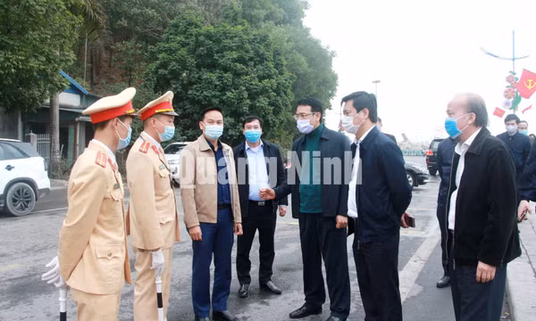 Chủ tịch UBND tỉnh Nguyễn Tường Văn kiểm tra công tác phòng, chống dịch Covid-19 trên địa bàn tỉnh, tháng 1-2021