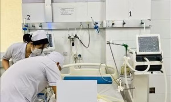 Bé gái 2 tháng tuổi bị phản ứng nặng sau tiêm vaccine 6 trong 1