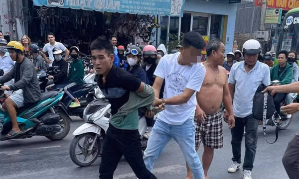 Bộ đội biên phòng truy đuổi 2 km bắt cướp ở Long An