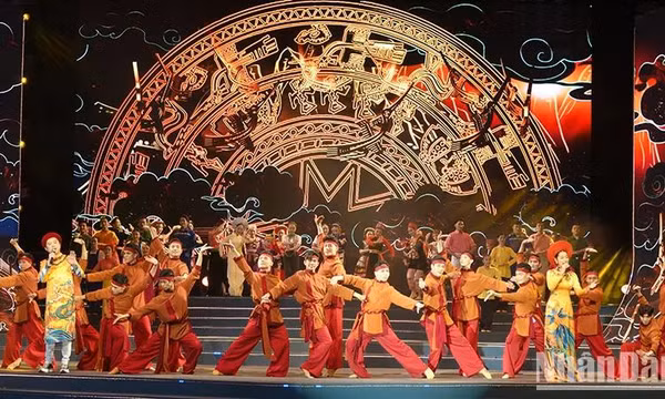 Vang mãi bản hùng ca