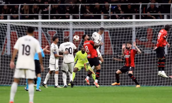 Roma gieo sầu cho Milan ở Europa League