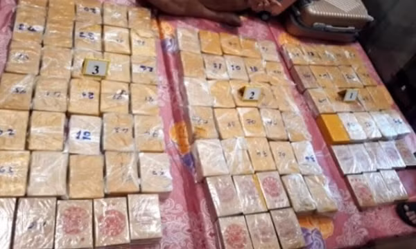 Kiểm tra căn hộ của hai người nước ngoài, phát hiện 184 bánh heroin