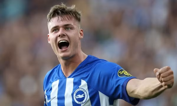Man Utd chốt giá khủng mua Evan Ferguson