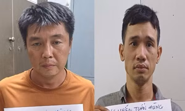 Bắt 4 đối tượng cướp giật điện thoại của du khách nước ngoài ở TPHCM