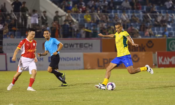 Brazil đại thắng khi đối đầu các ngôi sao Việt Nam