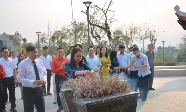 Quyền Chủ tịch nước Võ Thị Ánh Xuân tri ân anh hùng, liệt sĩ, chiến sĩ Điện Biên