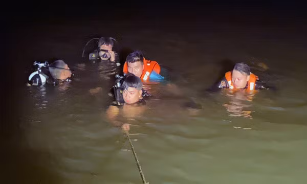 Lật thuyền trên sông Bé, ba người chết đuối