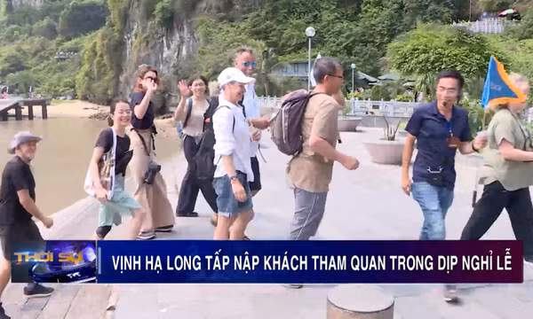 Vịnh Hạ Long tấp nập khách tham quan dịp nghỉ lễ