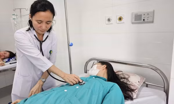 Thêm vụ học sinh ngộ độc sau khi ăn cơm gà ở Nha Trang