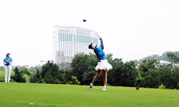 Sôi động giải Golf Chào hè 2024 