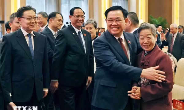 Chủ tịch Quốc hội Vương Đình Huệ dự Gặp gỡ hữu nghị nhân dân Việt Nam-Trung Quốc