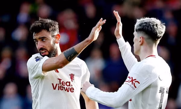 Bruno Fernandes cứu Man Utd thoát thua trước Bournemouth