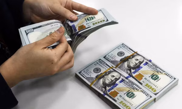 Giá USD tăng gần kịch trần