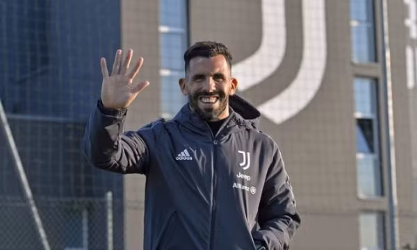 Carlos Tevez nhập viện khẩn cấp