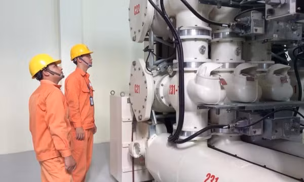 Nắng nóng gay gắt ở cả 3 miền làm tiêu thụ điện toàn quốc lên cao kỷ lục.