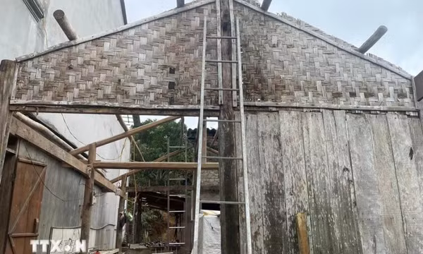 Dông lốc, mưa lớn tại Bắc Kạn làm tốc mái, sập 576 ngôi nhà