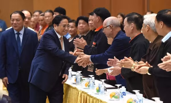 “Giữ lửa và truyền lửa”, bảo tồn và phát huy văn hóa dân tộc
