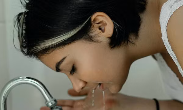 Công dụng thật sự của nước muối và nước súc miệng