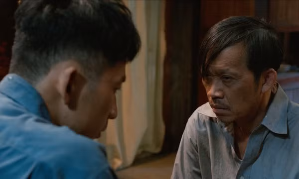 NSƯT Hoài Linh có vẻ ngoài khác lạ, trở lại điện ảnh với vai cha Tuấn Trần